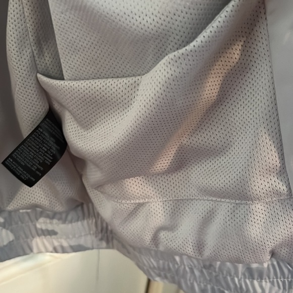 Chico’s Zenergy Camo Print Jacket - Picture 4 of 6